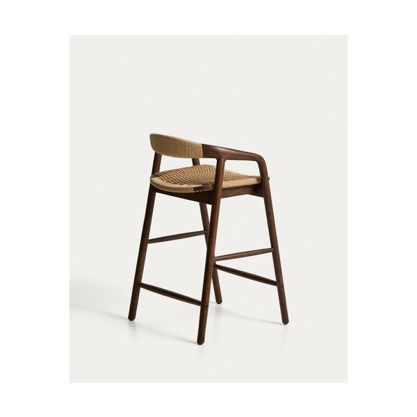 Hnedá barová stolička s podrúčkami z dubového dreva (výška sedadla 65 cm) Derile – Kave Home-image-2