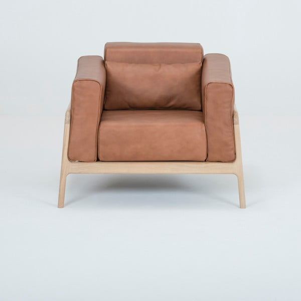 Koňakovohnedé kreslo z byvolej kože s konštrukciou z masívneho dubového dreva Gazzda Fawn-image-1