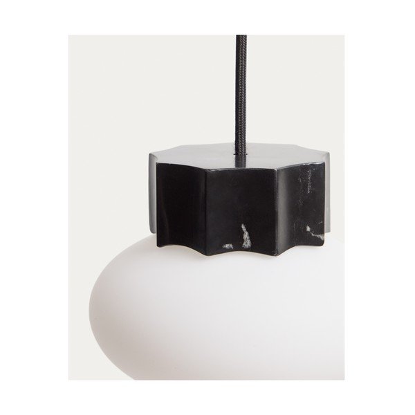 Biele/čierne kovové závesné svietidlo so skleneným tienidlom ø 15 cm Idela – Kave Home-image-3