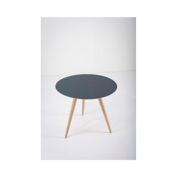 Odkladací stolík z dubového dreva s modrou doskou Gazzda Arp, ⌀ 55 cm-image-3