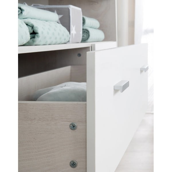 Biela nízka detská komoda v dekore duba s prebaľovacím pultom 117x98 cm Julia – Roba-image-3