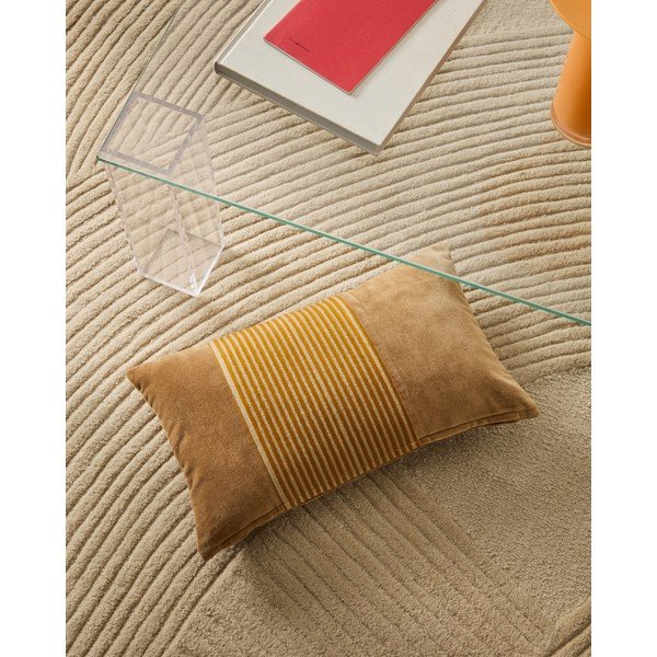 Zamatová obliečka na vankúš 30x50 cm Summit – Kave Home-image-1