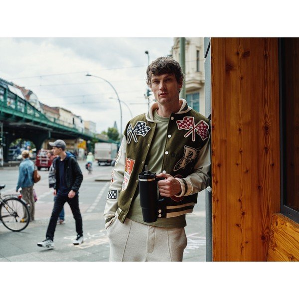 Čierna termoska so slamkou z nehrdzavejúcej ocele 890 ml Quencher H2.O FlowState™ Tumbler Black 2.0 – Stanley-image-1