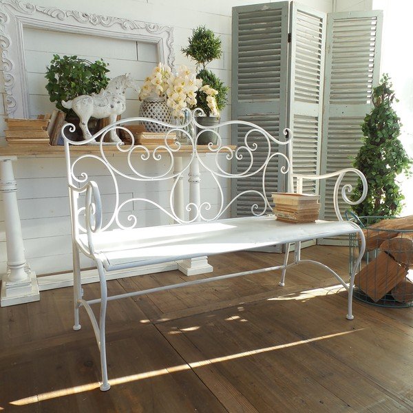 Lavica White Garden