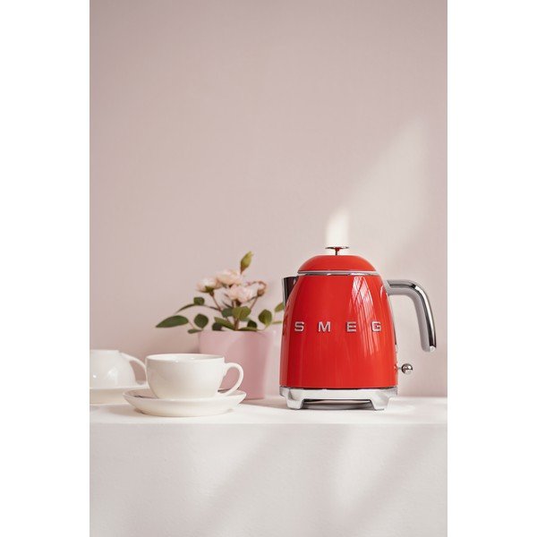 Červená rýchlovarná kanvica z nehrdzavejúcej ocele 800 ml Retro Style – SMEG-image-1