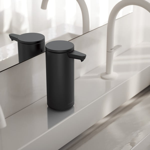 Čierny bezdotykový oceľový dávkovač mydla 266 ml – simplehuman-image-1