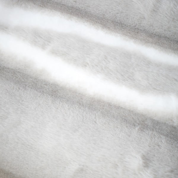 Svetlosivá deka z umelej kožušiny 130x170 cm Flint – Catherine Lansfield-image-3