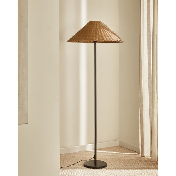 Stojacia lampa s ratanovým tienidlom v čierno-prírodnej farbe (výška 154 cm) Urania – Kave Home-image-1