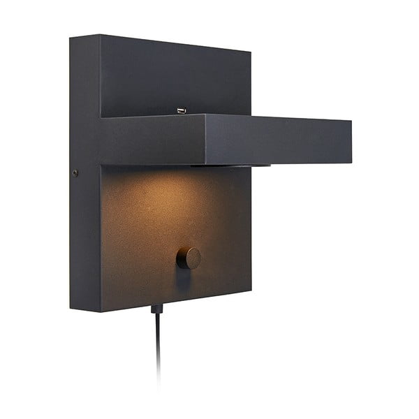Čierna nástenná lampa s poličkou a USB nabíjacou stanicou Markslöjd Kubik