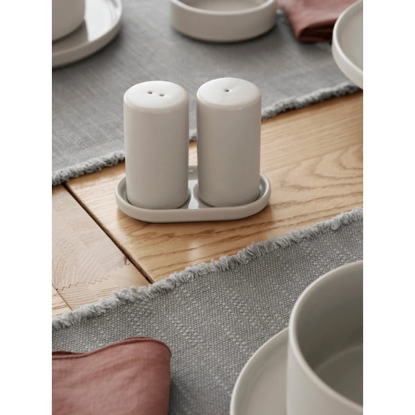 Soľnička a korenička so stojanom Pilar – Blomus-image-1