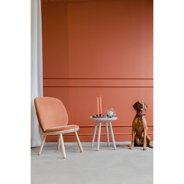 Terakotovooranžové zamatové kreslo s konštrukciou z jaseňového dreva a koženými detailmi EMKO Naïve-image-1