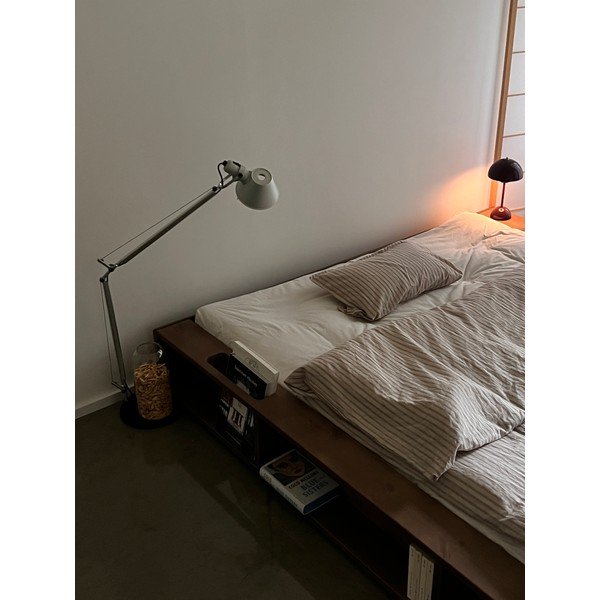 Hnedá dvojlôžková posteľ z borovicového dreva s roštom 160x200 cm Ziggy – Karup Design-image-1