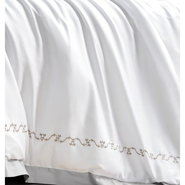Biele obliečky na dvojlôžko/predĺžené z bavlneného saténu s plachtou/6-dielne 240x220 cm Diana – Mila Home Luxury-image-4