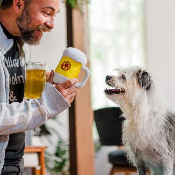 Hračka pre psa Pivo Hoppy Hound Brew – P.L.A.Y.-image-1