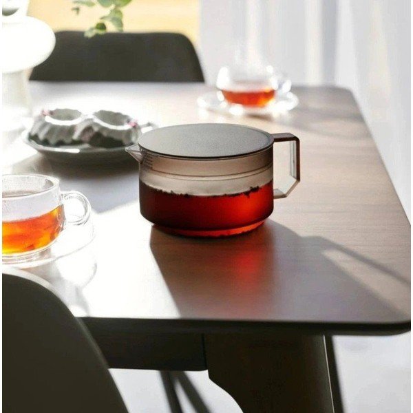 Čierna plastová kanvica na čaj so sitkom 600 ml Tower – YAMAZAKI-image-1