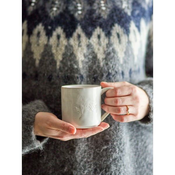 Krémový hrnček s vianočným motívom z kameniny 300 ml Winter – Bloomingville-image-2