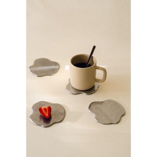 Kovové tácky v súprave 4 ks v striebornej farbe Plama – noo.ma-image-2