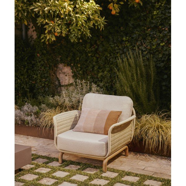 Béžové/krémovobiele polstrované záhradné kreslo Alipa – Kave Home-image-1