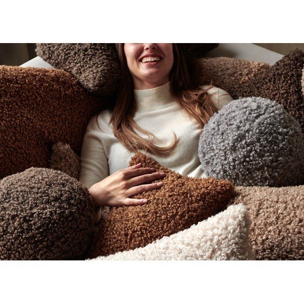 Plyšový dekoračný vankúš ø 26 cm Teddy – Blomus-image-2