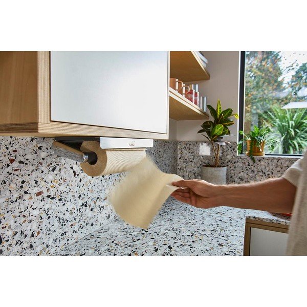 Nástenný plastový držiak na papierové utierky v striebornej farbe RollGrip – Joseph Joseph-image-1