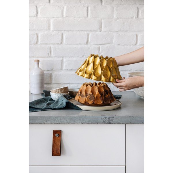 Forma na pečenie z liateho hliníka zlatej farby Bonami Selection Volcania-image-3