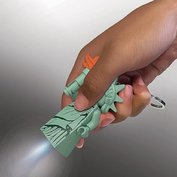 Zelená kľúčenka so svietidlom Statue of Liberty – LEGO®-image-1