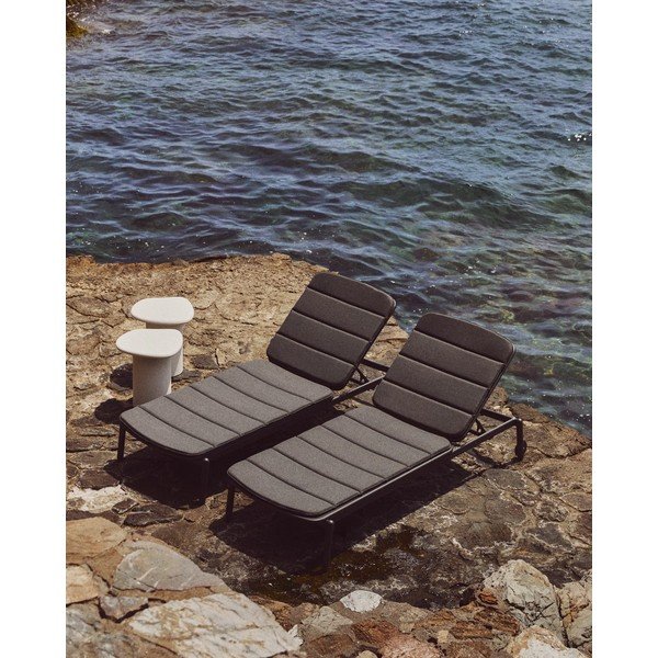 Čierne kovové záhradné ležadlo Marcona – Kave Home-image-1