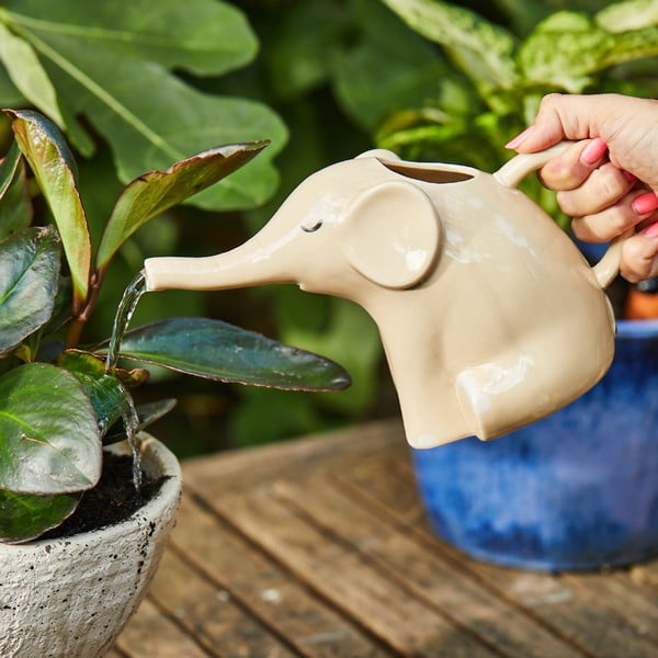 Keramická kanvička na zalievanie Elephant – Sass & Belle-image-1