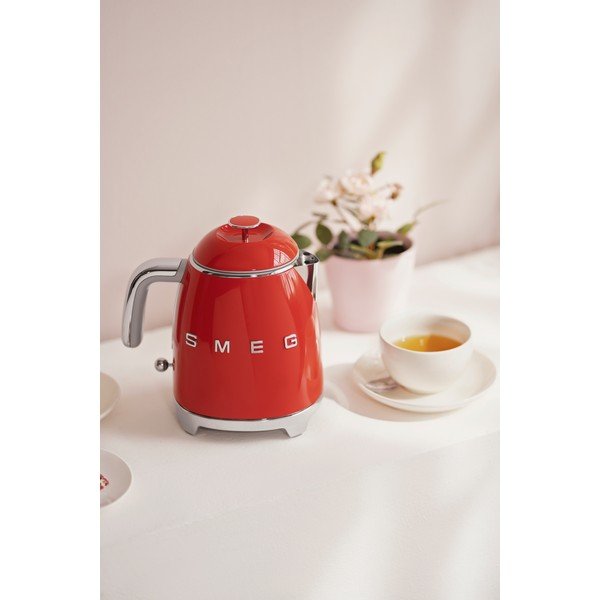 Červená rýchlovarná kanvica z nehrdzavejúcej ocele 800 ml Retro Style – SMEG-image-2