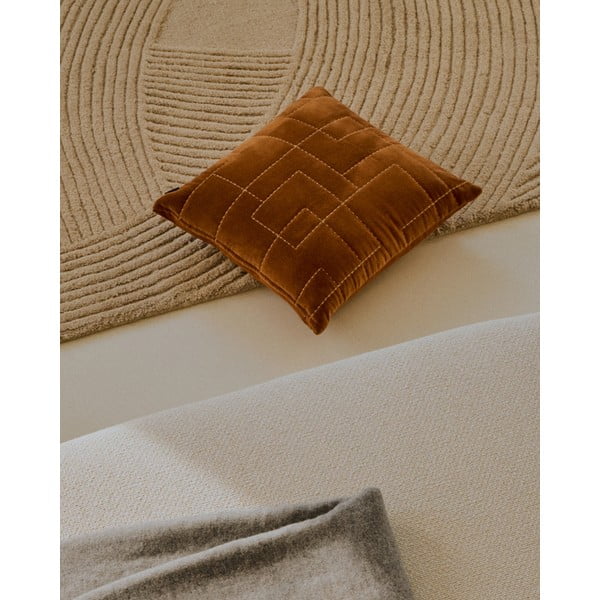Zamatová obliečka na vankúš 45x45 cm Prila – Kave Home-image-1