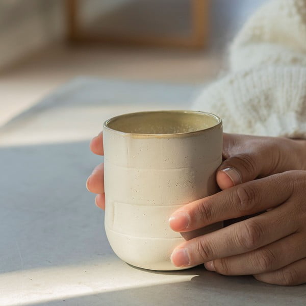 Bielo-béžové hrnčeky v súprave 2 ks z kameňa 0.3 l Sand Grain – Mette Ditmer Denmark-image-1