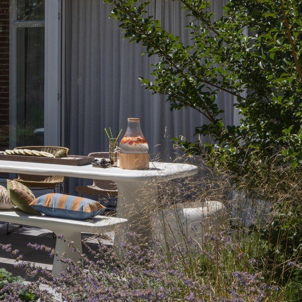 Slonovinová plastová záhradná lavica Loggia – WOOOD-image-1