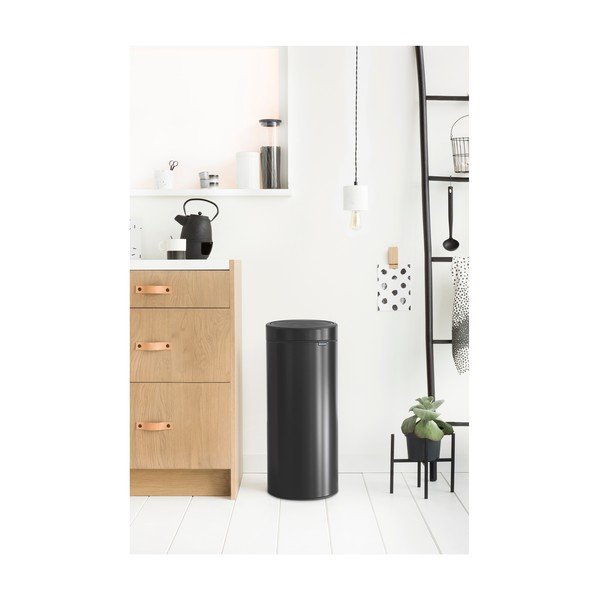 Matne čierny dotykový oceľový odpadkový kôš 30 l Touch Bin – Brabantia-image-1