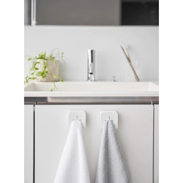 Biely samodržiaci plastový držiak na kuchynské utierky Film Hook – YAMAZAKI-image-1