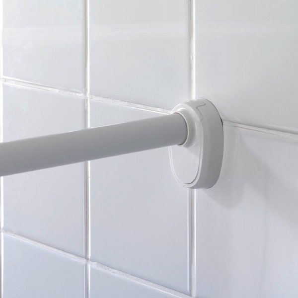 Konzola v striebornej farbe prehnutého tvaru na sprchový záves Wenko-image-2