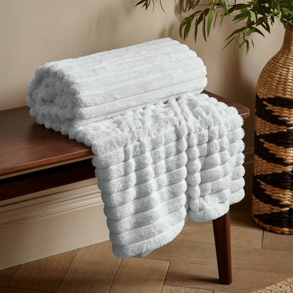 Biela deka z mikroplyšu 130x170 cm Cosy Ribbed – Catherine Lansfield-image-1