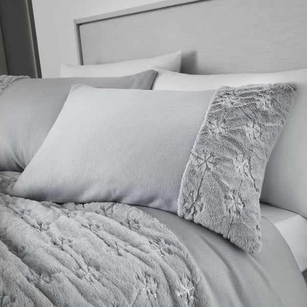 Sivé mikroplyšové obliečky Catherine Lansfield Cosy Snowflake, 200 x 200 cm-image-1