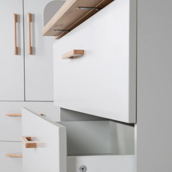 Svetlosivá nízka detská komoda v dekore duba s prebaľovacím pultom 117x104 cm Caro – Roba-image-1