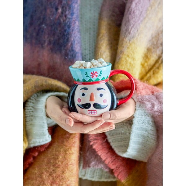 Hrnček s vianočným motívom z kameniny 370 ml Feast – Bloomingville-image-1