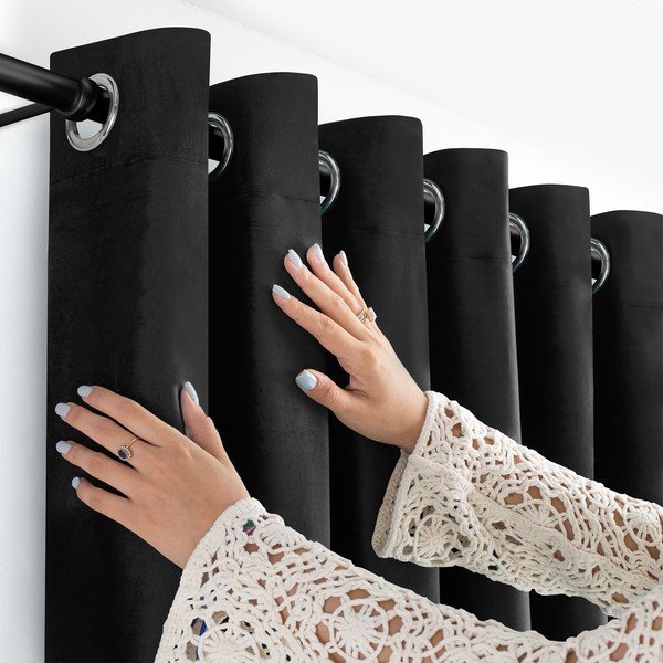 Čierny zamatový dimout záves 265x270 cm Velto – Filumi-image-2