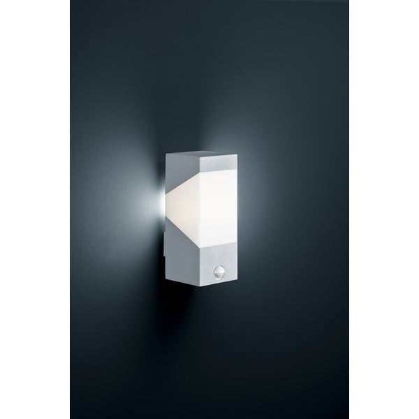Svetlosivé vonkajšie nástenné svetlo s pohybovým snímačom Trio Rio, výška 24,3 cm