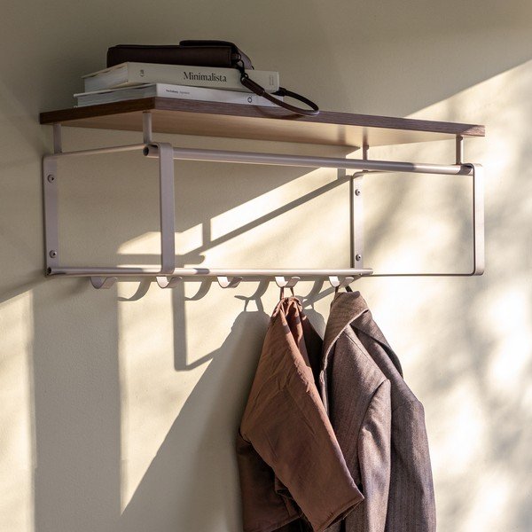 Oceľový nástenný vešiak v prírodnej farbe/taupe s poličkou 70 cm Rex – Spinder Design-image-1