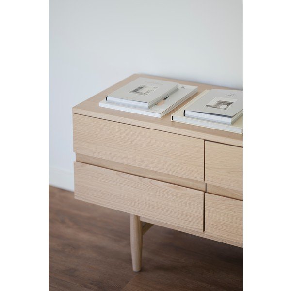 Nízka komoda v dekore duba v prírodnej farbe 160x75 cm Moresby – Rowico-image-4