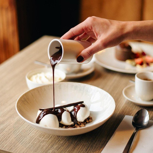 Svetlosivý hlboký  porcelánový tanier ø 21 cm Nuance – BonBistro-image-2