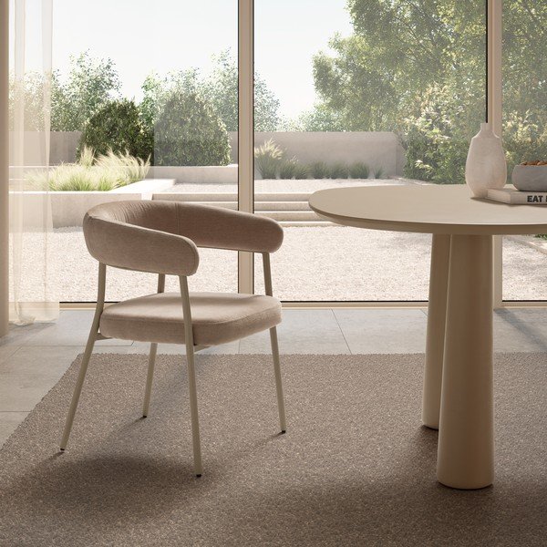 Béžové čalúnené jedálenské kreslá v súprave s podrúčkami 2 ks Yuri – MOME-image-1