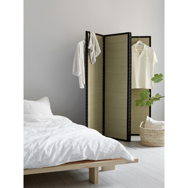 Dvojlôžková posteľ z borovicového dreva s matracom Karup Design Japan Comfort Mat White/Black, 140 × 200 cm-image-1
