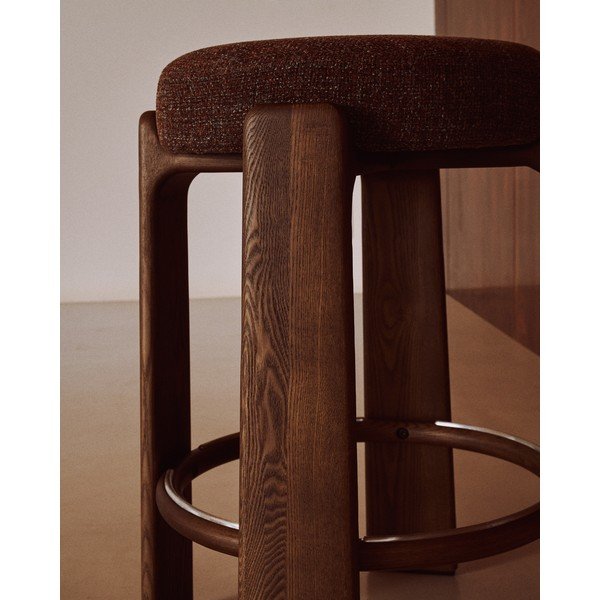 Hnedá/v tmavo prírodnej farbe barová stolička z jaseňového dreva (výška sedadla 65 cm) Granite – Kave Home-image-3