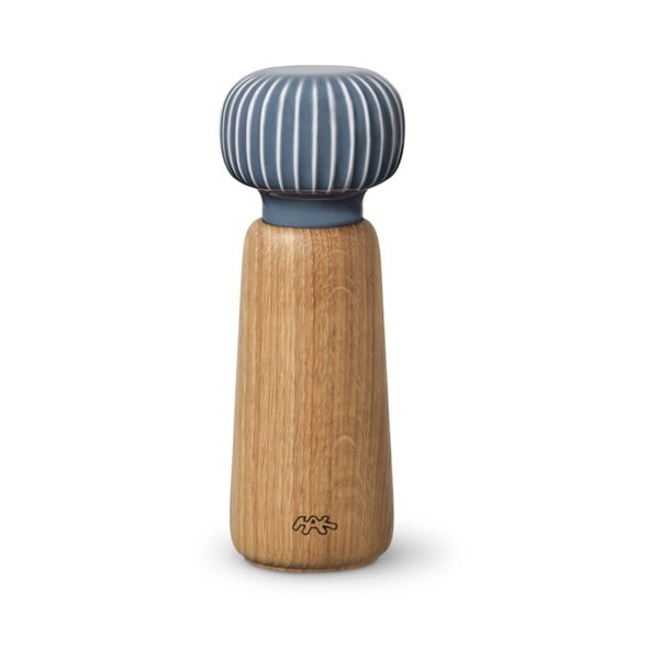 Mlynček z dubového dreva na korenie so sivomodrým detailom z porcelánu Kähler Design Hammershoi, výška 17,5 cm
