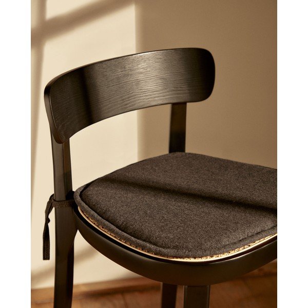 Sedák z mikrovlákna 43x43 cm Romane – Kave Home-image-1