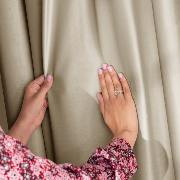 Hnedý/béžový zamatový dimout záves 140x270 cm Eyelets – Restilo-image-3